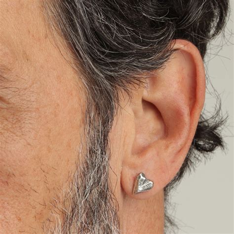 pendientes para hombre.